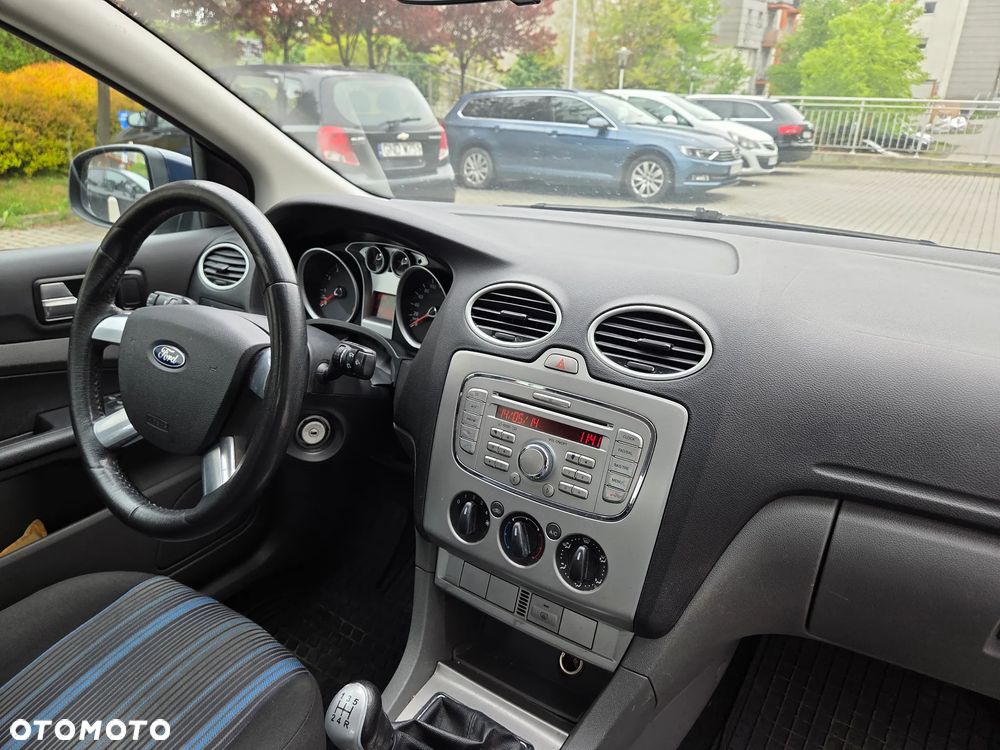 Ford Focus 1.4 Trend + - 11