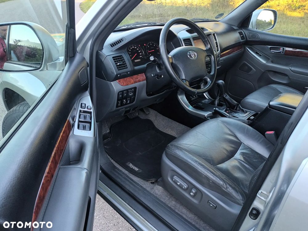 Toyota Land Cruiser - 25