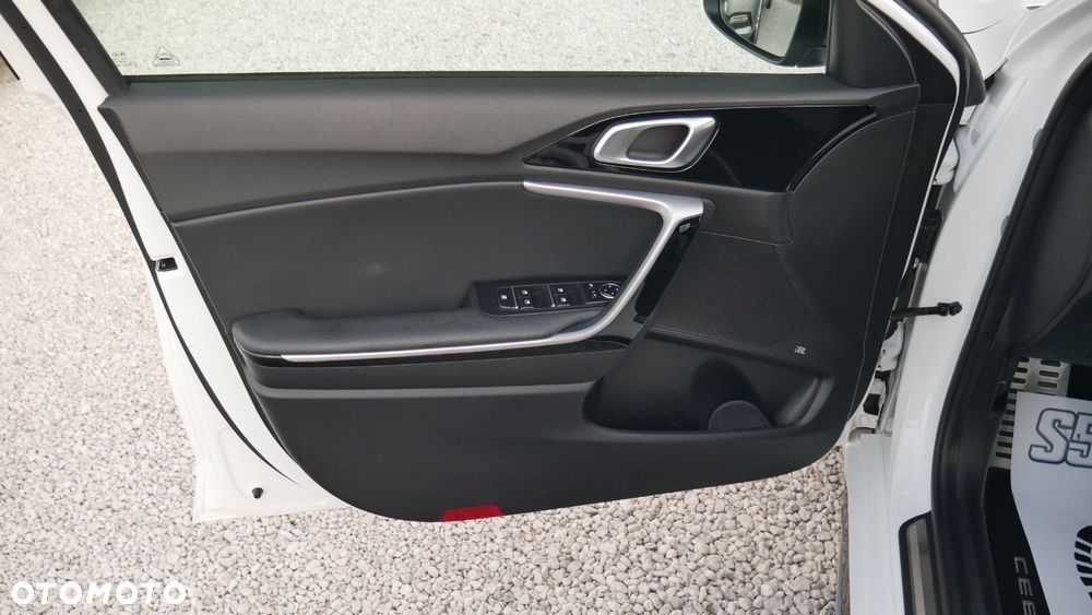 Kia ProCeed - 26