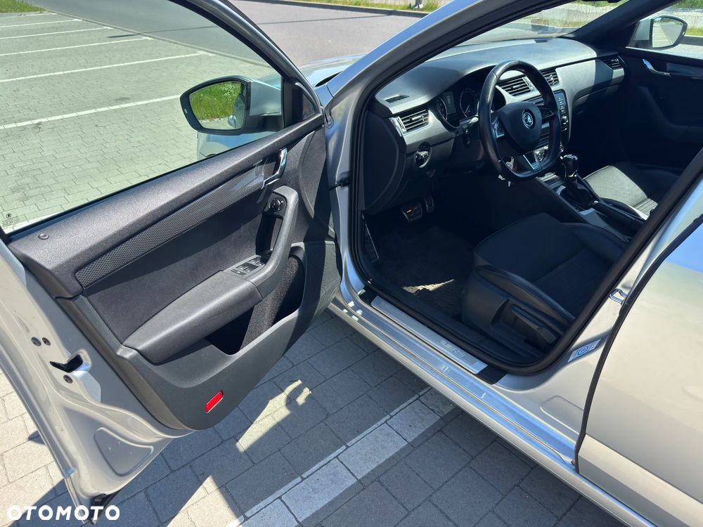 Skoda Octavia 2.0 TDI DSG RS - 26