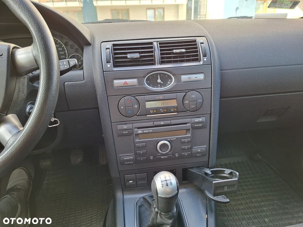 Ford Mondeo 1.8 Ambiente - 10