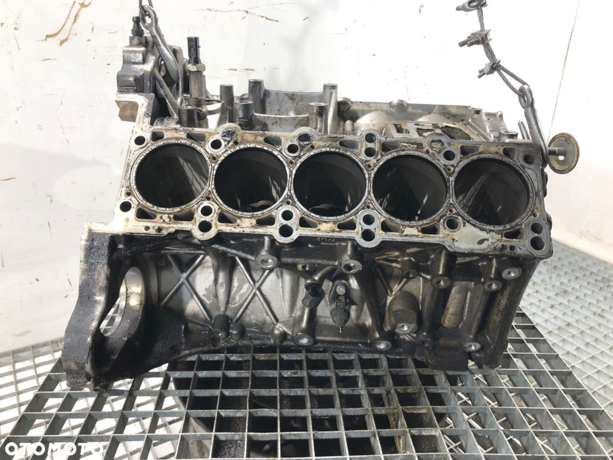 BLOK SILNIKA POD STOLIK TŁOKI - 680.00 PLN - VW TOUAREG (7LA, 7L6, 7L7) 2002 - 2013 5.0 V10 TDI 230 - 2