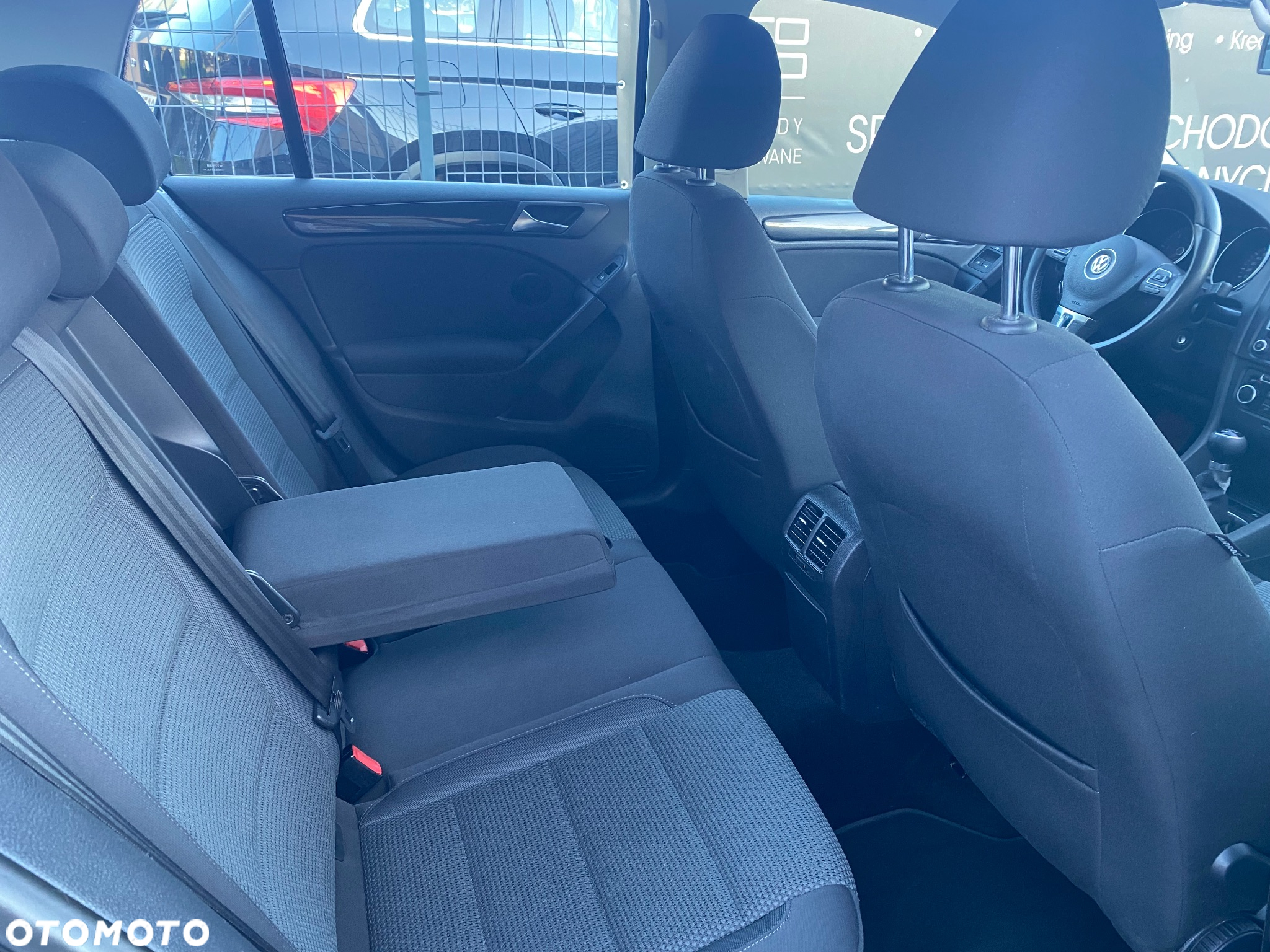 Volkswagen Golf 1.6 TDI DPF BlueMotion Technology Comfortline - 12
