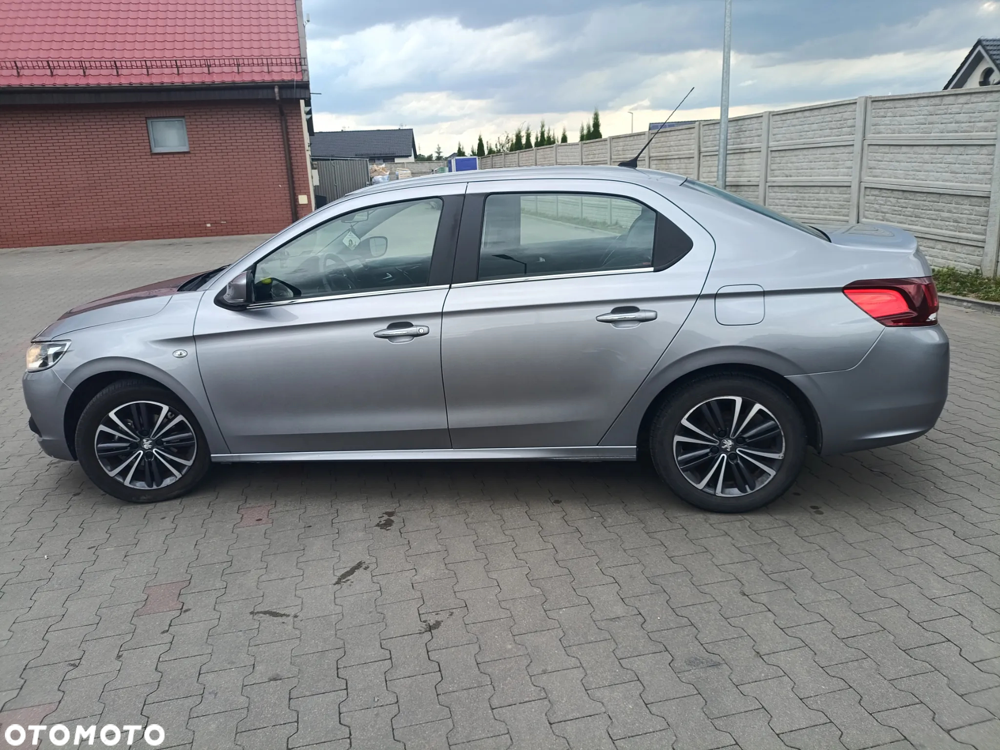 Peugeot 301 1.6 VTi Allure - 5