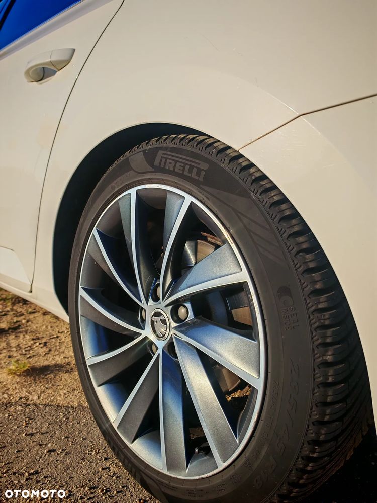 Skoda Superb 2.0 TDI L&K DSG - 23