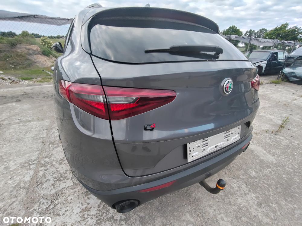Alfa Romeo Stelvio - 19