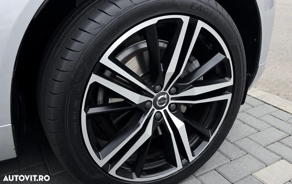 Volvo XC 60 B4 MHEV AWD R-Design - 9