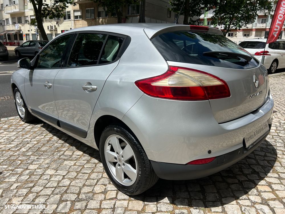Renault Mégane 1.5 dCi Dynamique - 7