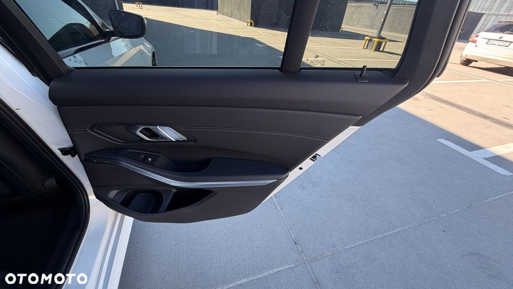 BMW Seria 3 320d xDrive M Sport Shadow - 29