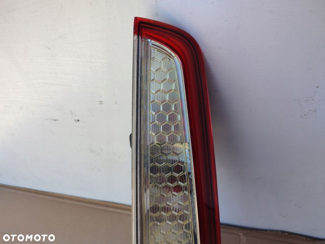 Lampa prawy tył FORD FOCUS MK2 LIFT KOMBI EUROPA ORYGINAŁ - 1