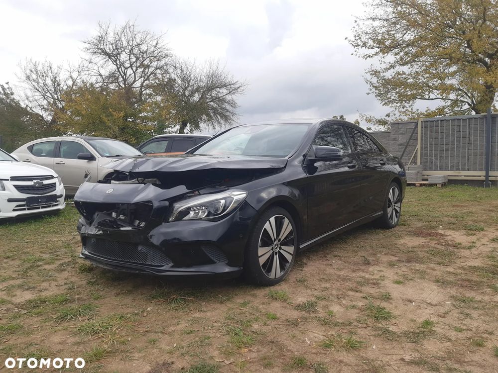 Mercedes-Benz CLA 180 Peak Edition - 1