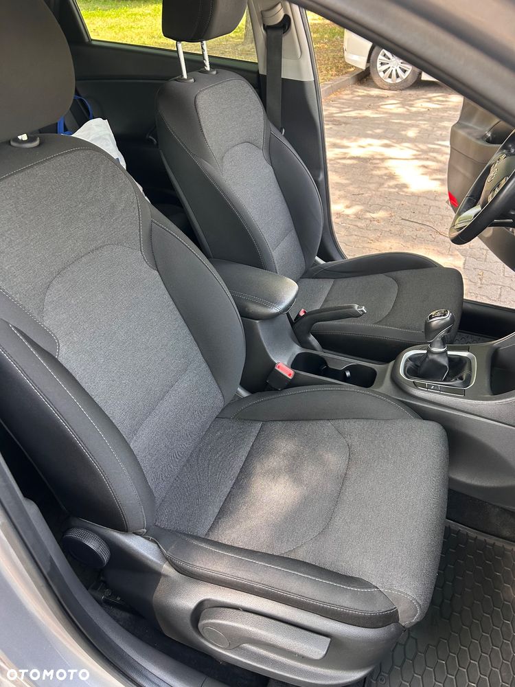 Hyundai i30 1.6 D Comfort - 31