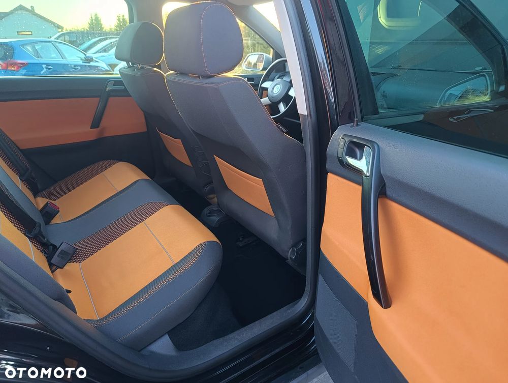 Volkswagen Polo Cross - 12