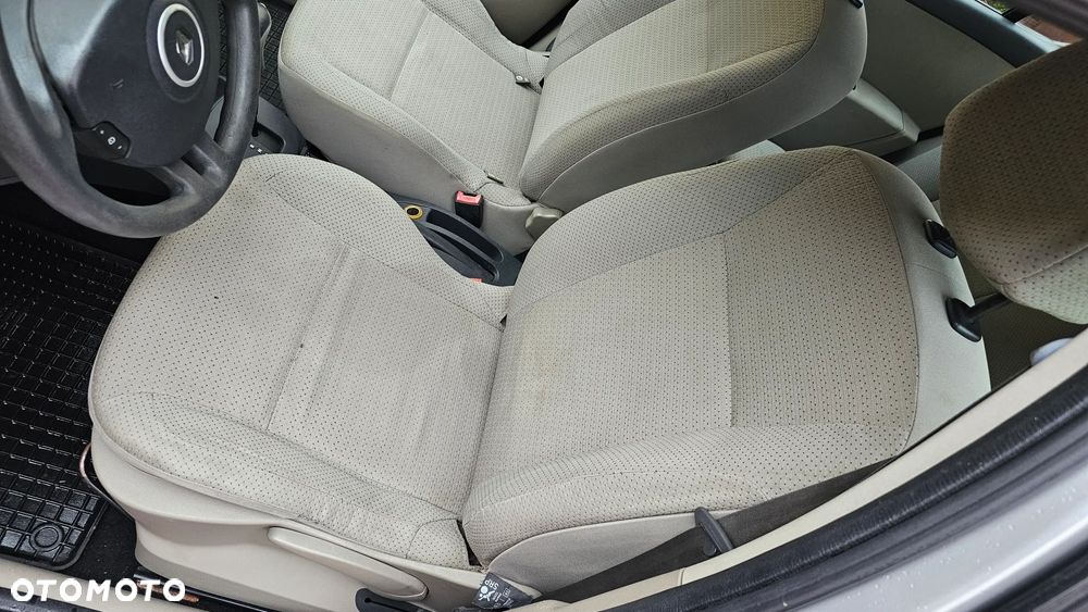 Renault Clio 1.6 Confort Privilege - 31