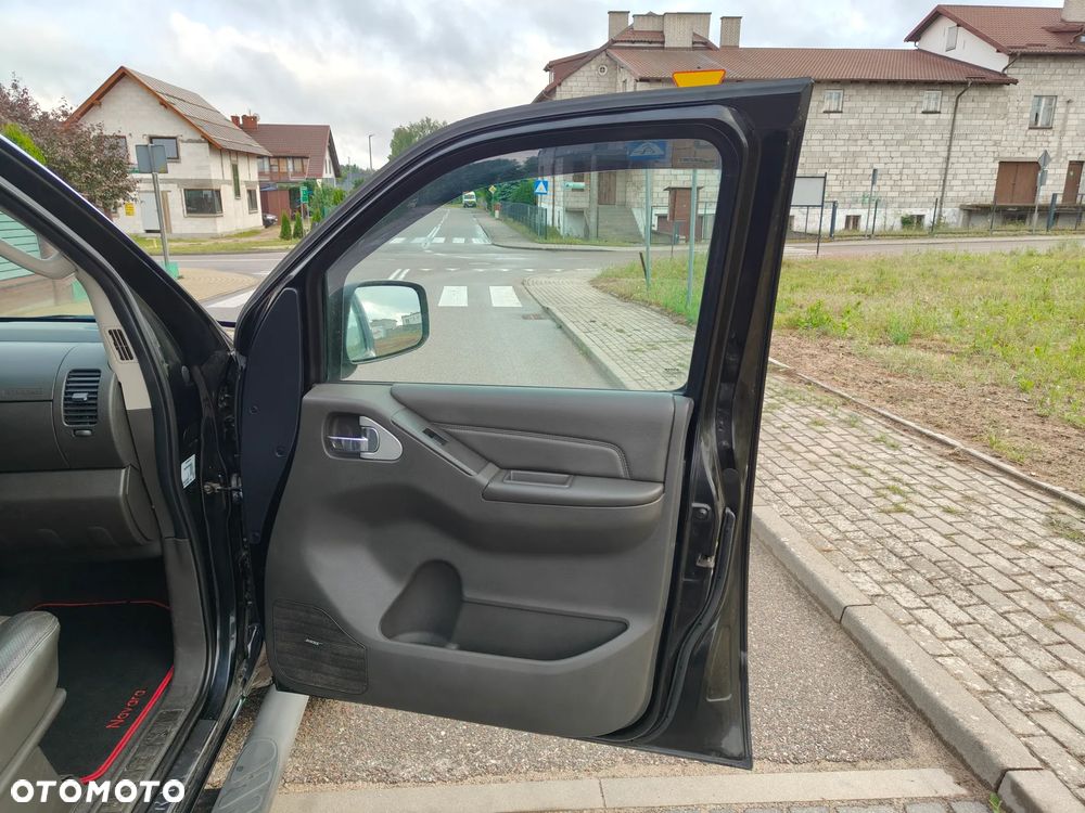 Nissan Navara 3.0 D V6 - 25