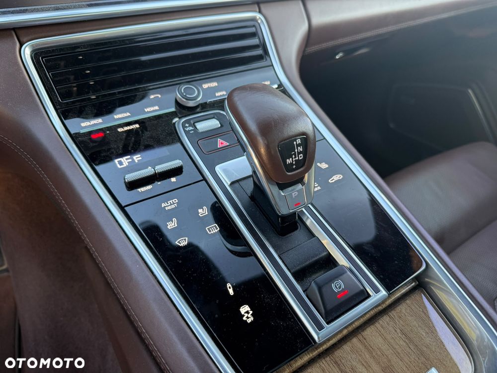 Porsche Panamera 4S - 24