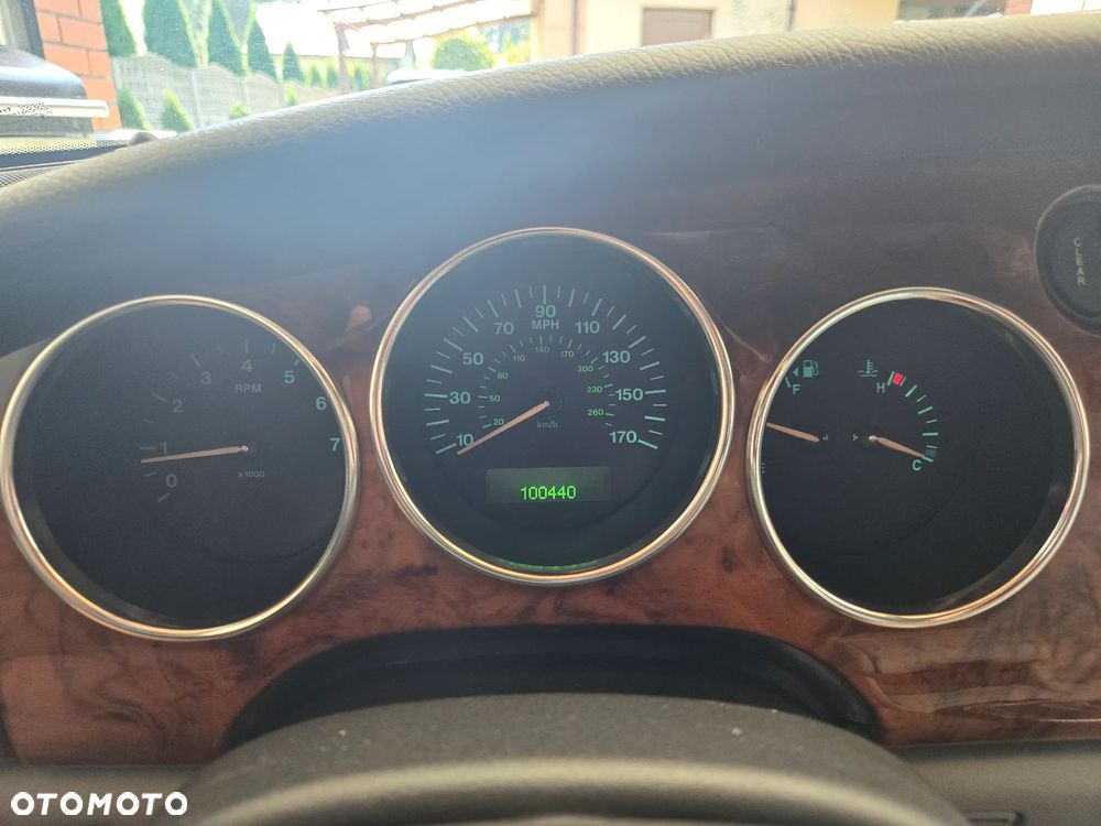 Jaguar XK8 Coupe - 15