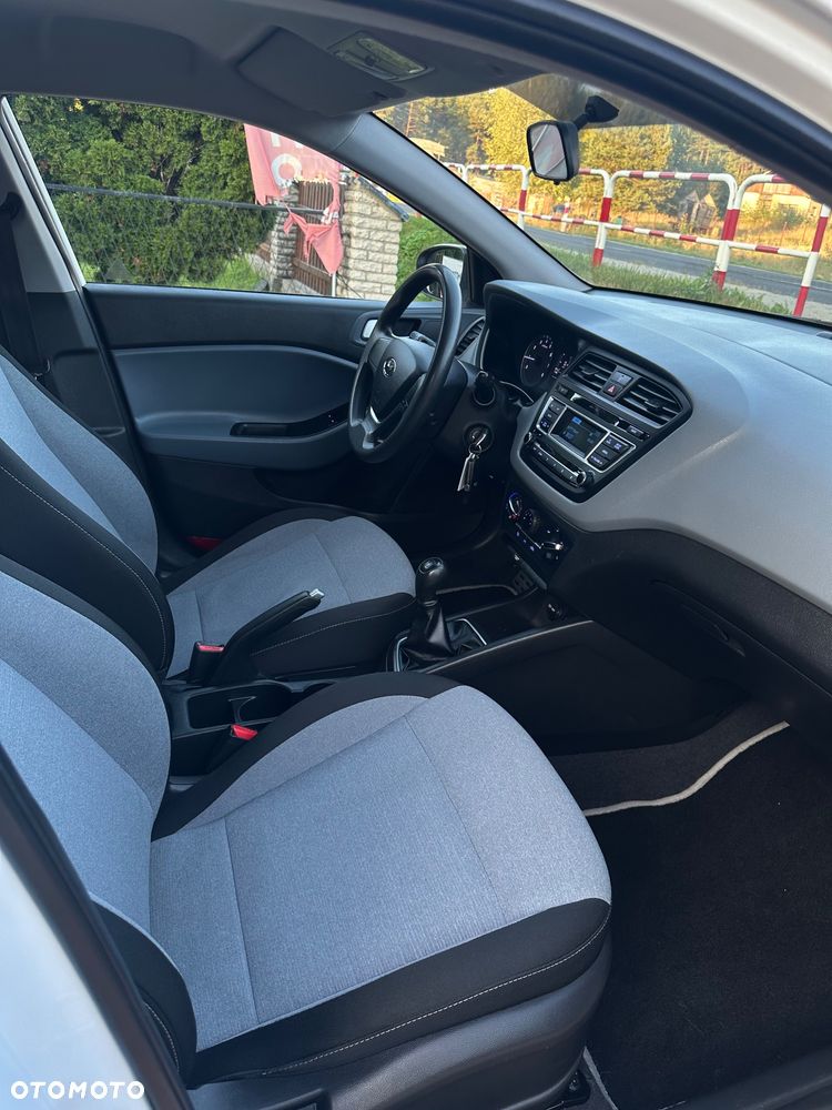 Hyundai i20 blue 1.2 Classic - 9
