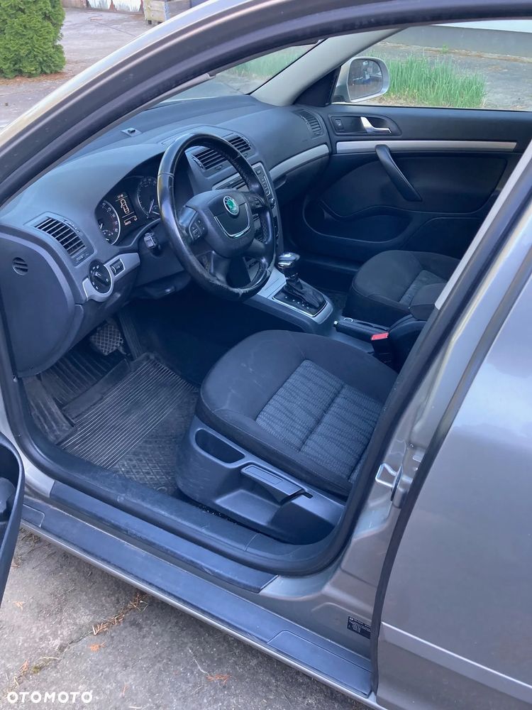 Skoda Octavia 1.6 TDI Elegance DSG - 6