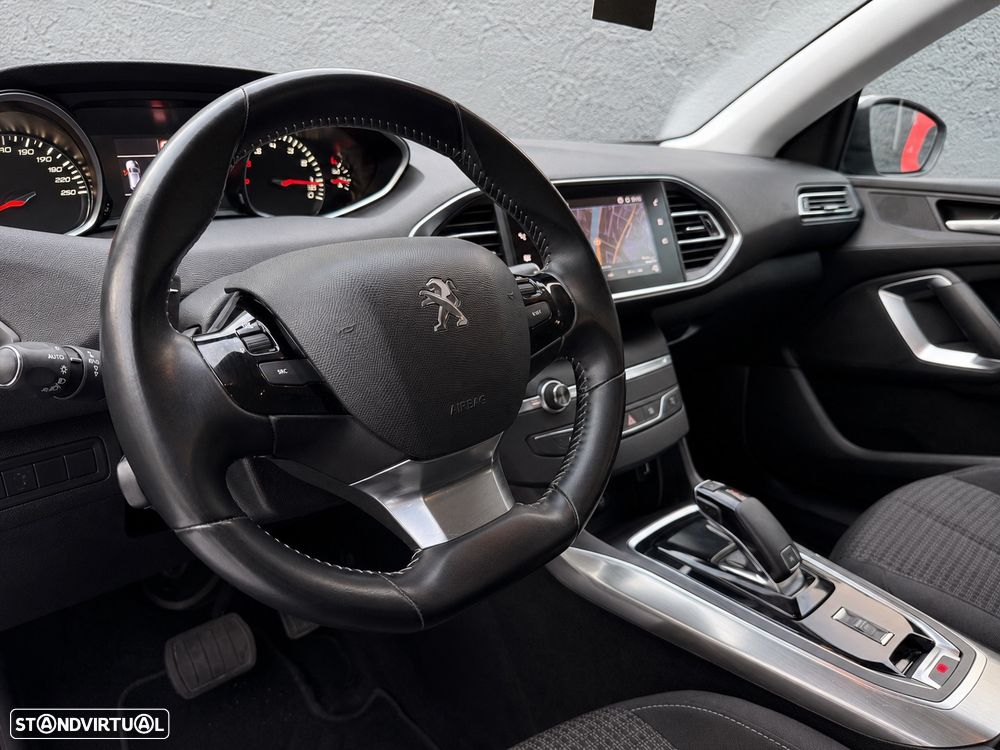 Peugeot 308 1.2 PureTech Allure EAT8 - 7