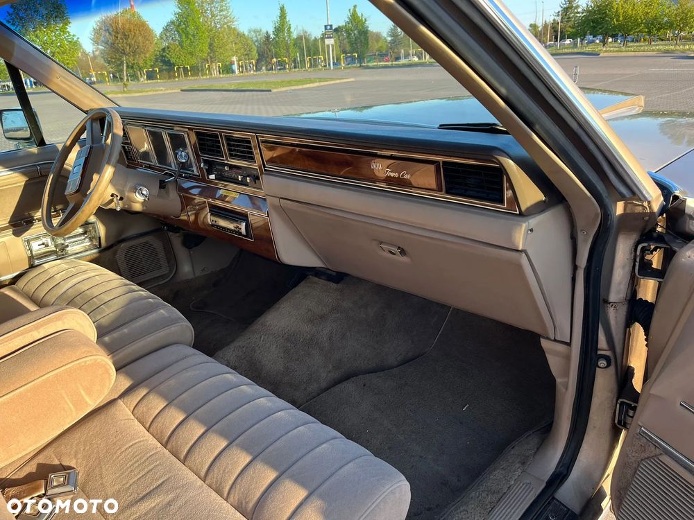 Lincoln Town Car - 18