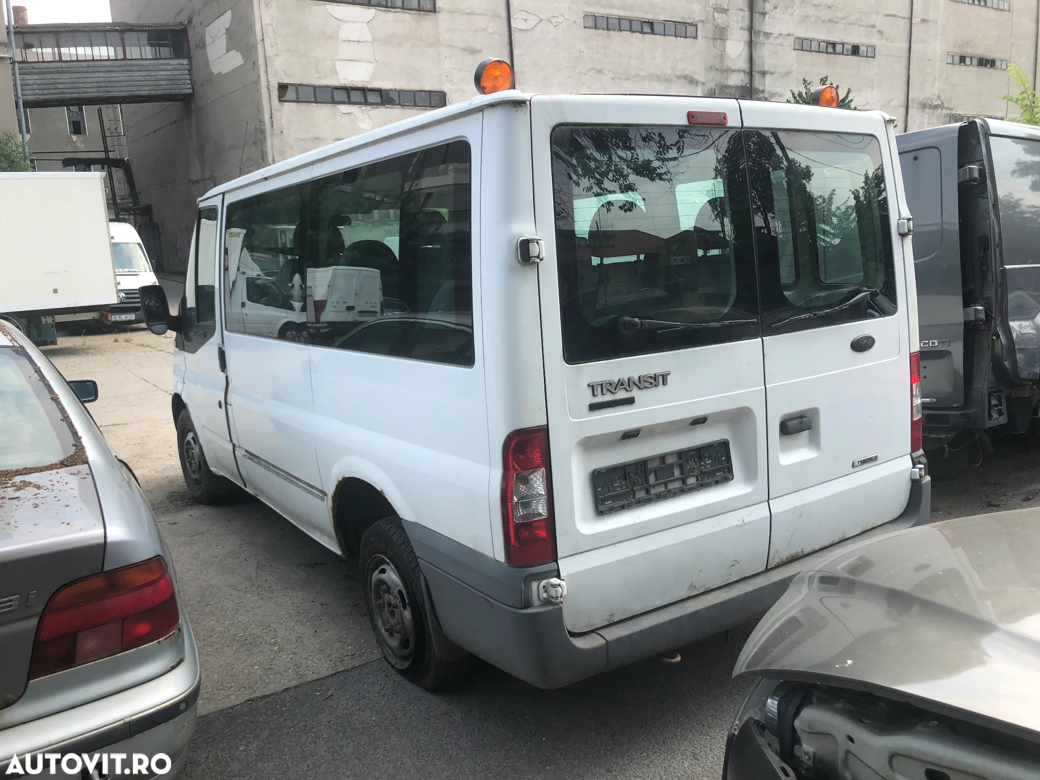 Dezmembrez Ford Transit alb 2009 - 4