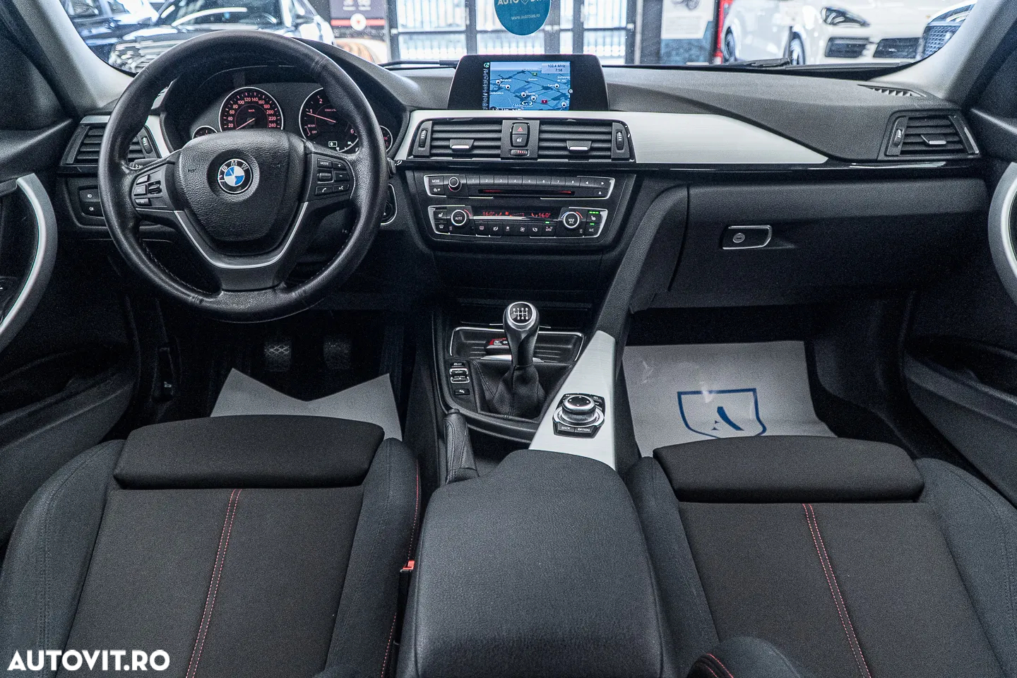 BMW Seria 3 318d Sport Line - 32