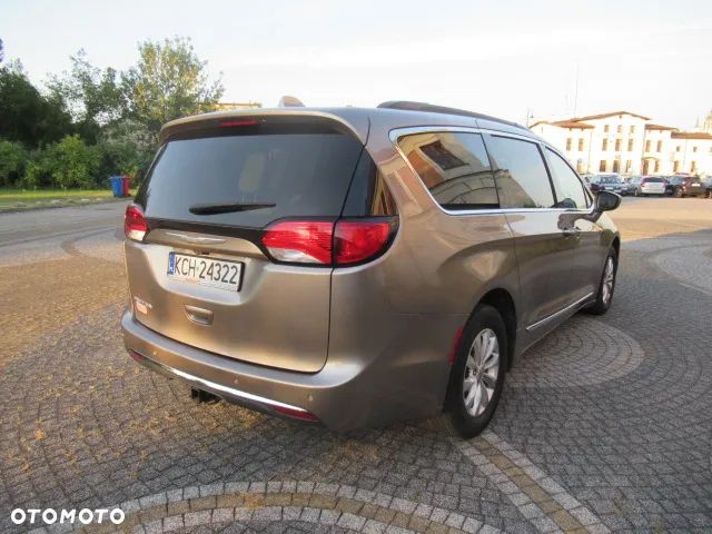 Chrysler Pacifica - 8