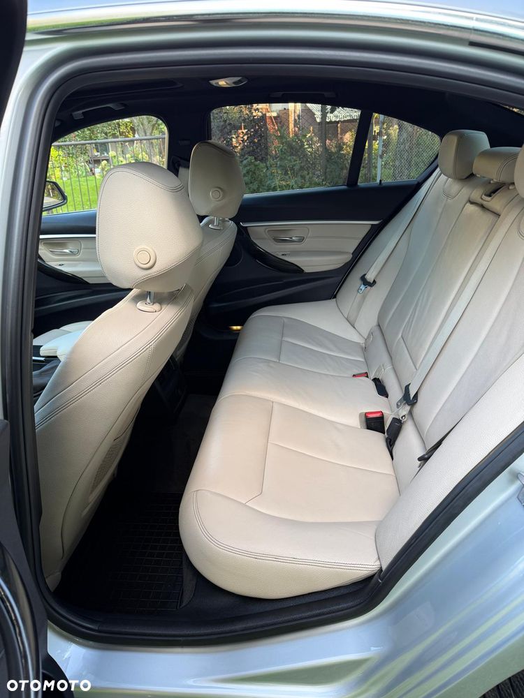 BMW Seria 3 330i - 21