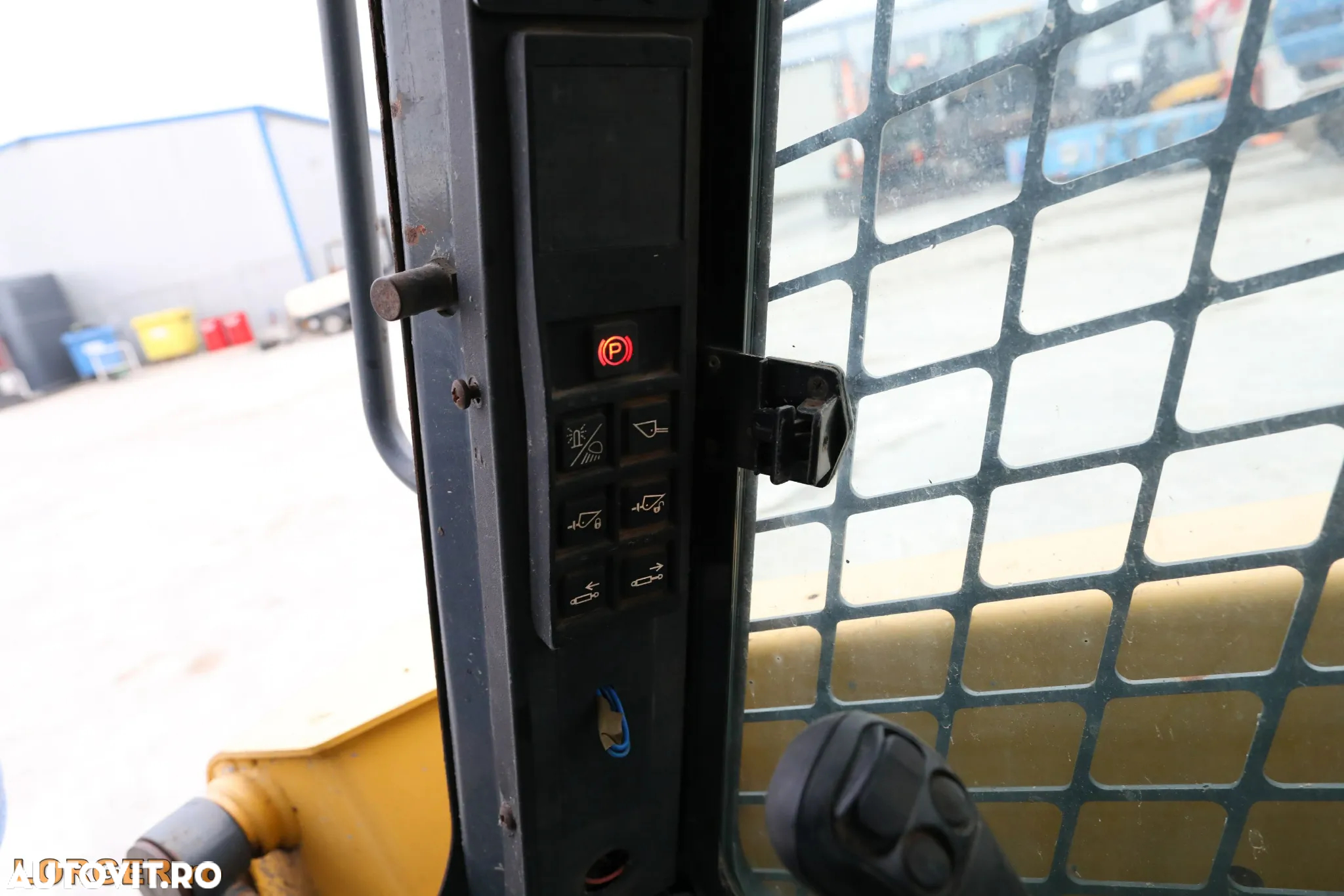 Gehl R135 - 12