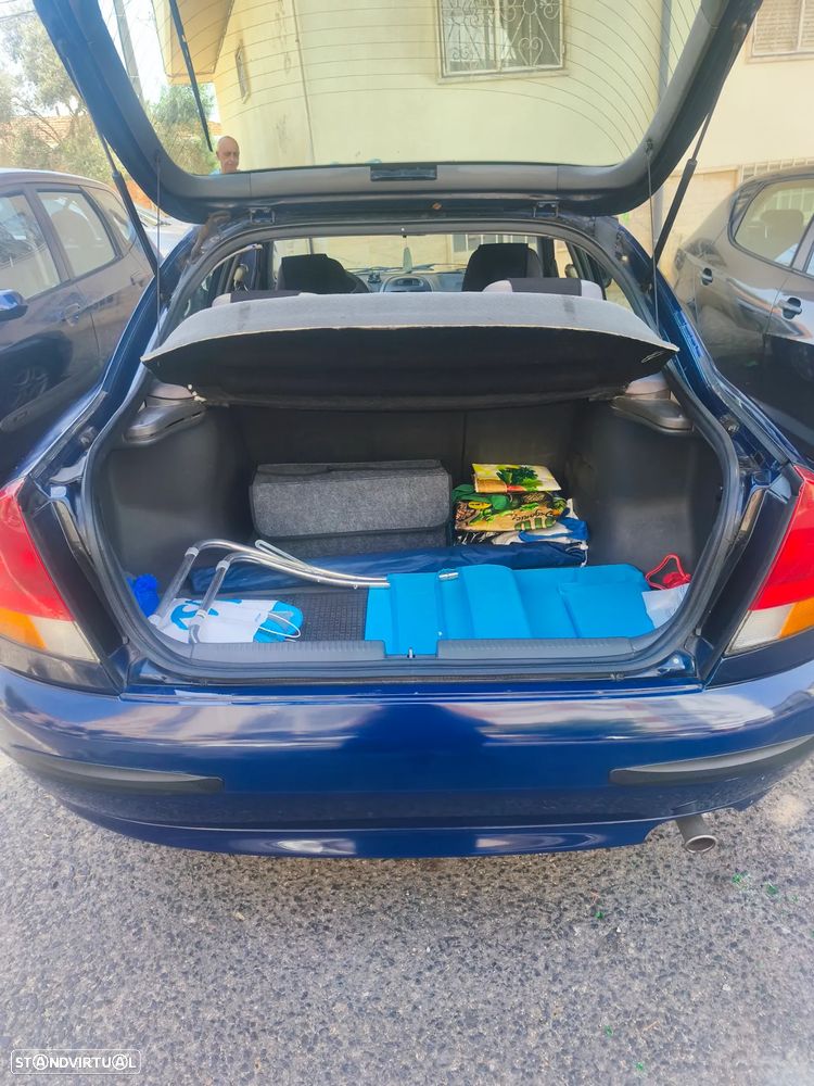 Mitsubishi Carisma Hatchback 1.6 GLX ABS - 4