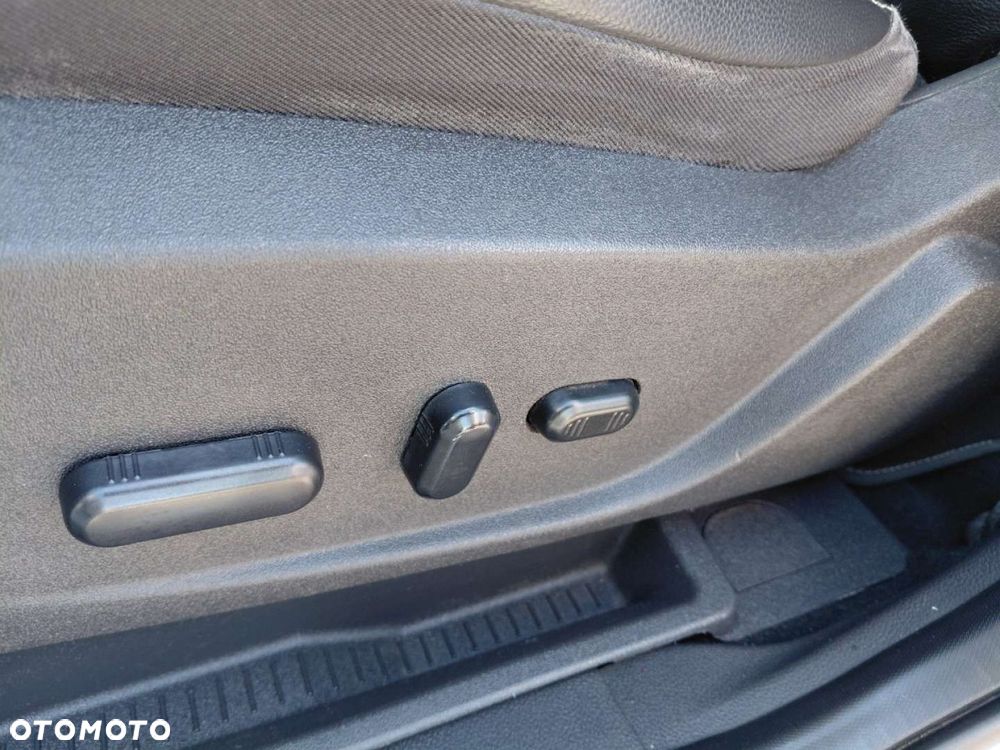 Ford Kuga - 13
