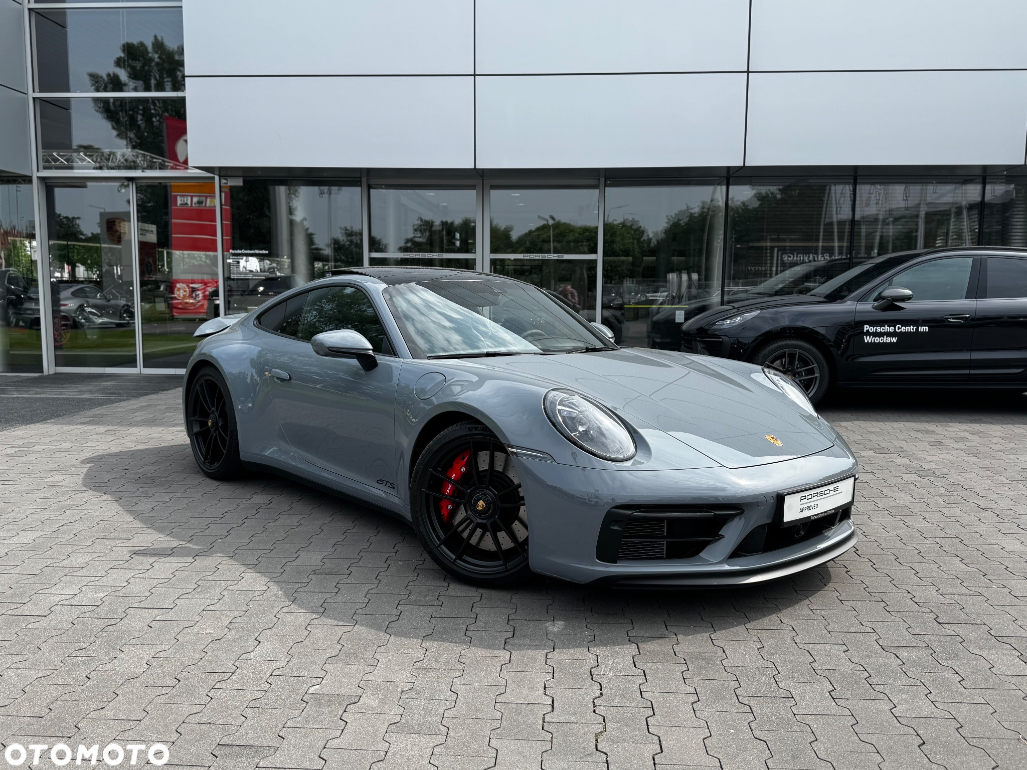 Porsche 911 Carrera GTS - 2