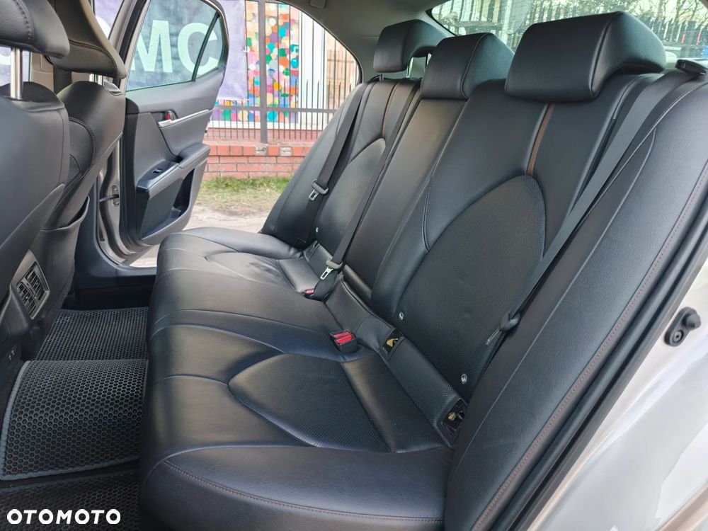 Toyota Camry Business Edition - 11