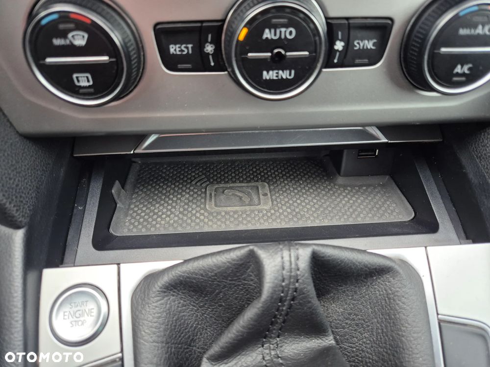 Volkswagen Passat 2.0 TDI (BlueMotion Technology) Comfortline - 22