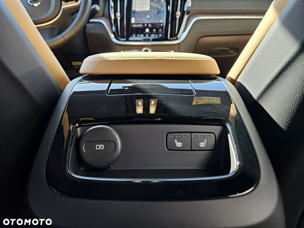 Volvo V60 T8 AWD Plug-In Hybrid Ultra Dark - 13