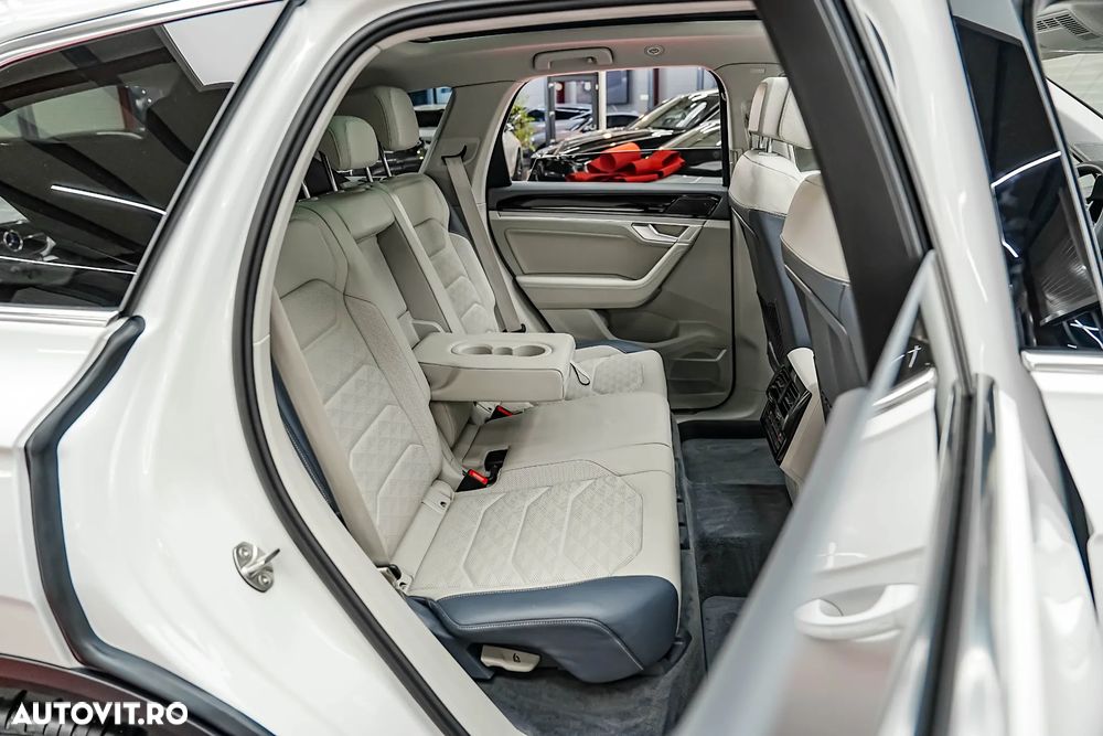 Volkswagen Touareg 3.0 V6 e-Hybrid 4Motion Aut. Elegance - 12