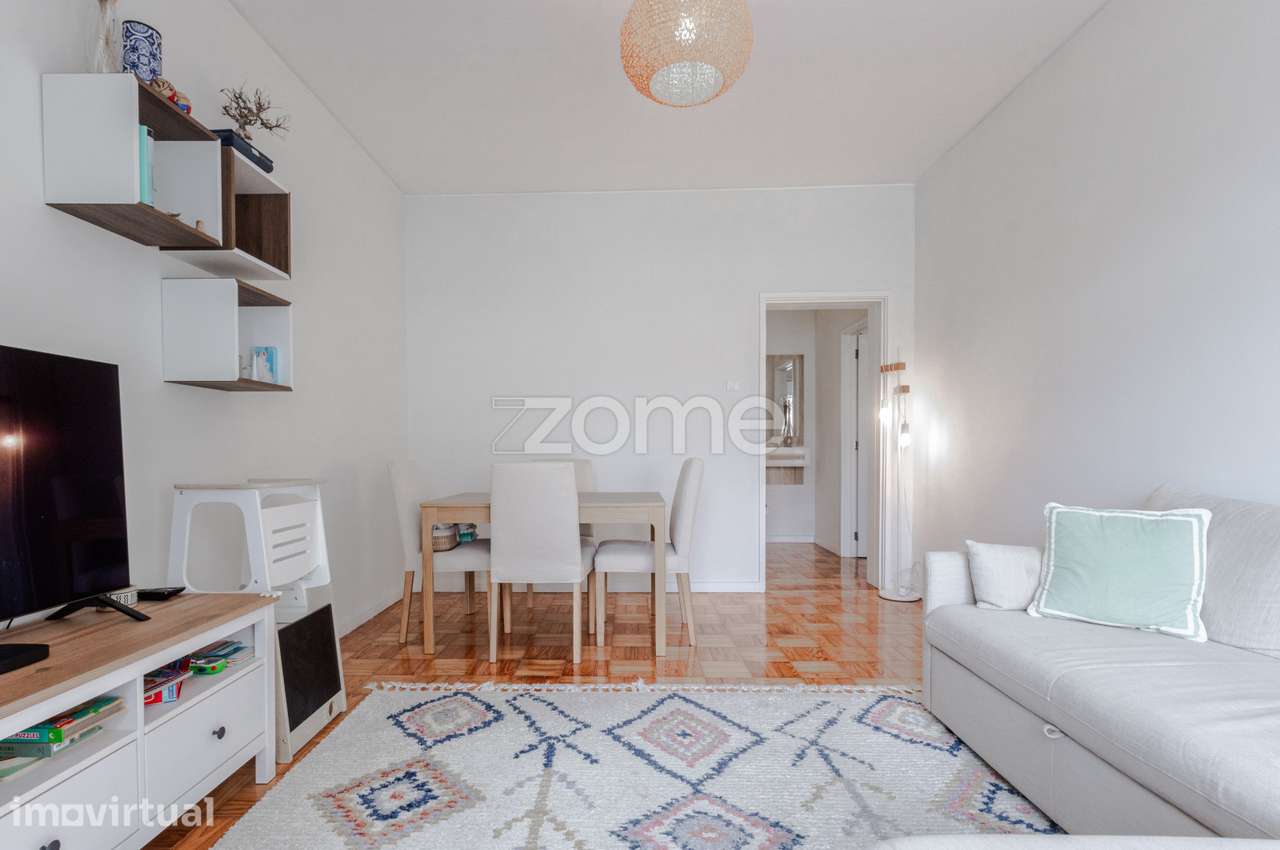 Apartamento T2 com 2 WCs, varanda e closet na Constituição, Porto - Grande imagem: 5/36