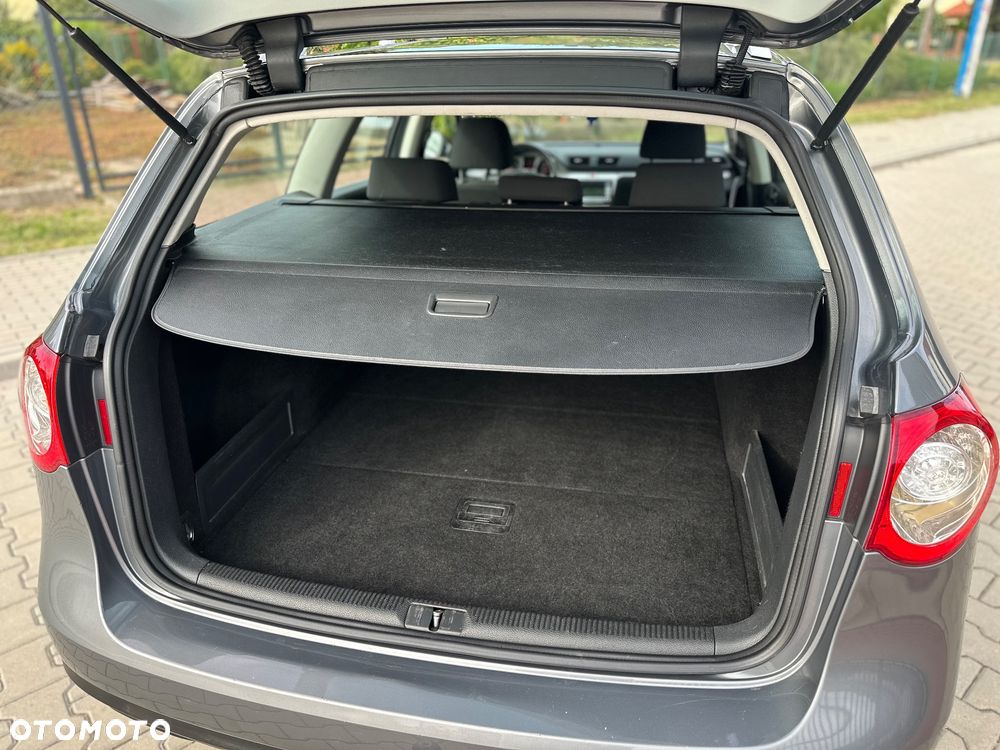 Volkswagen Passat - 33
