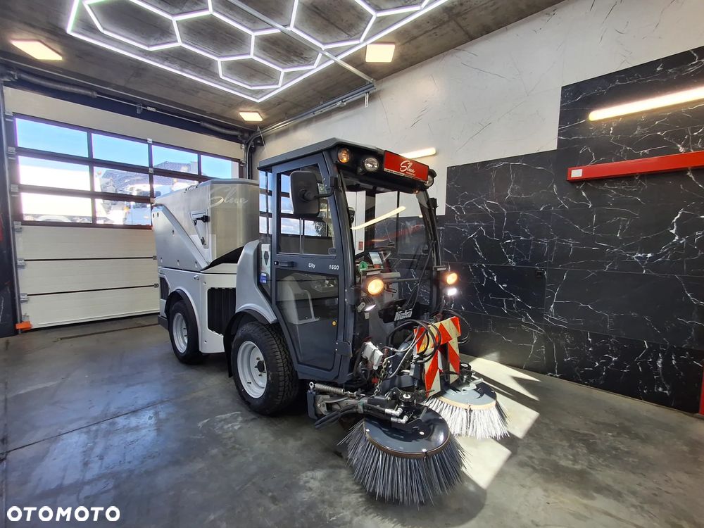 Inny HAKO Citymaster 1600 Zamiatarka Chodnikowa Euro 6 PM 2.5 Napęd 4x4 Rok: 2019 - 1
