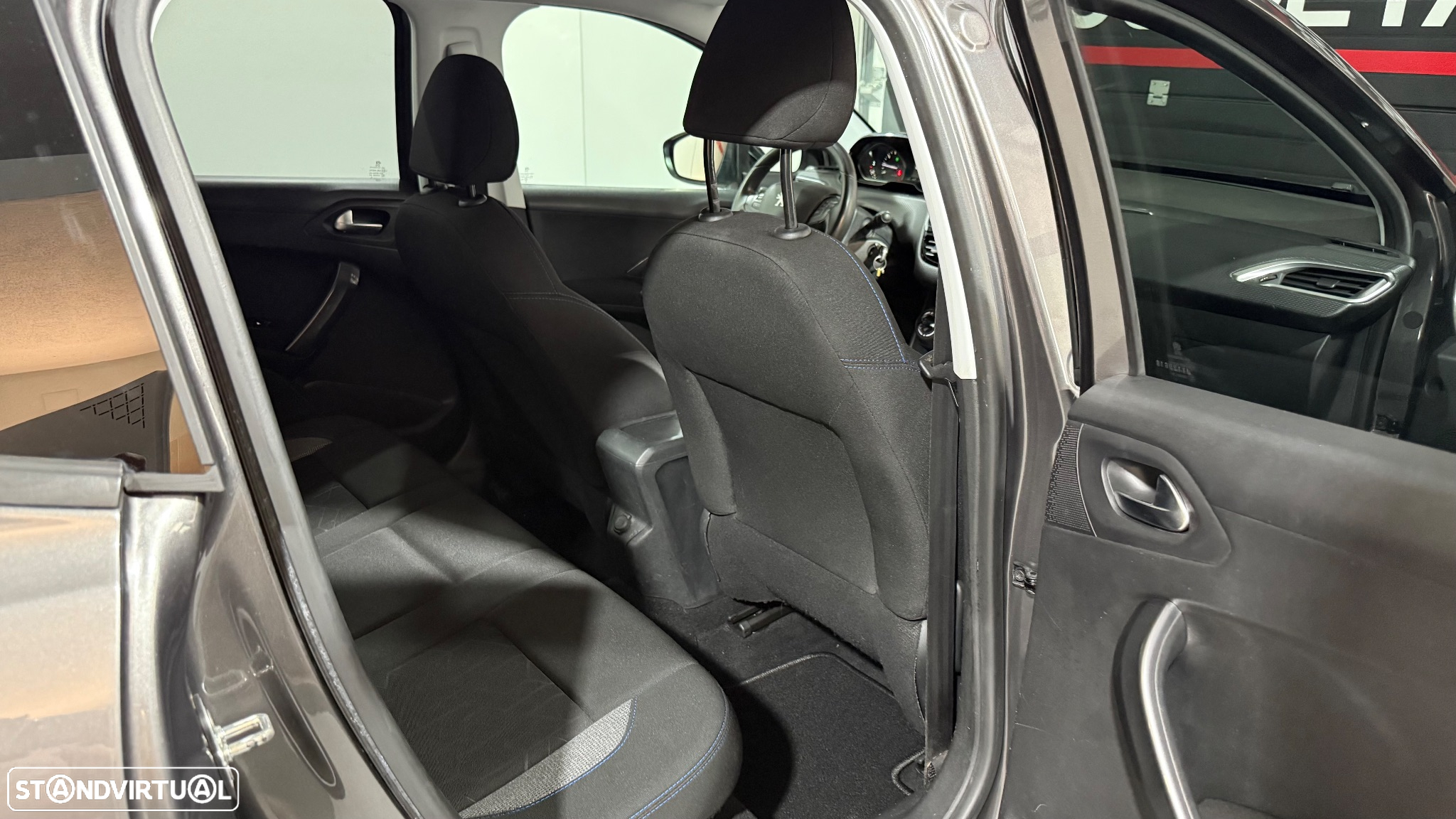 Peugeot 2008 1.2 PureTech Style - 13