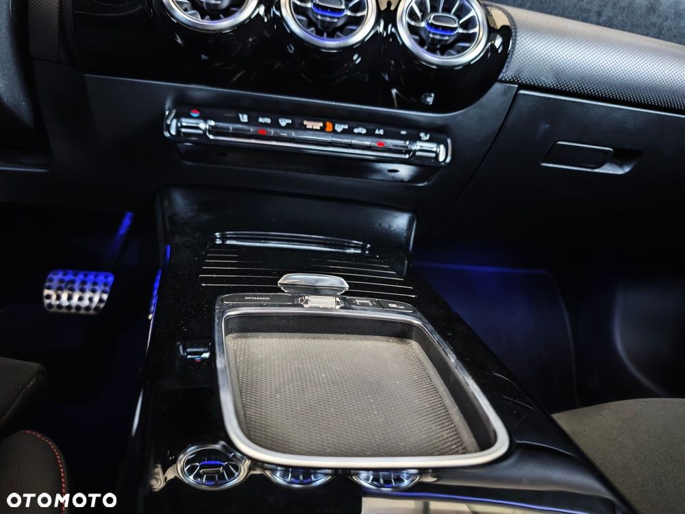 Mercedes-Benz CLA 200 mHEV AMG Line 7G-DCT - 24