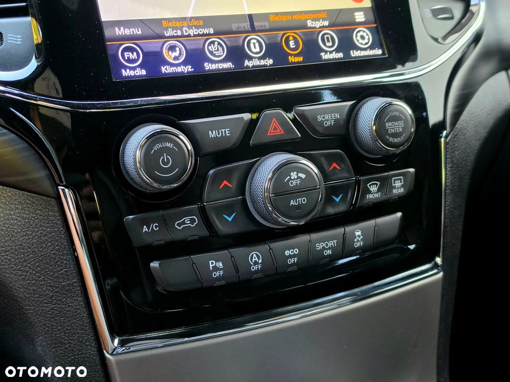 Jeep Grand Cherokee - 22