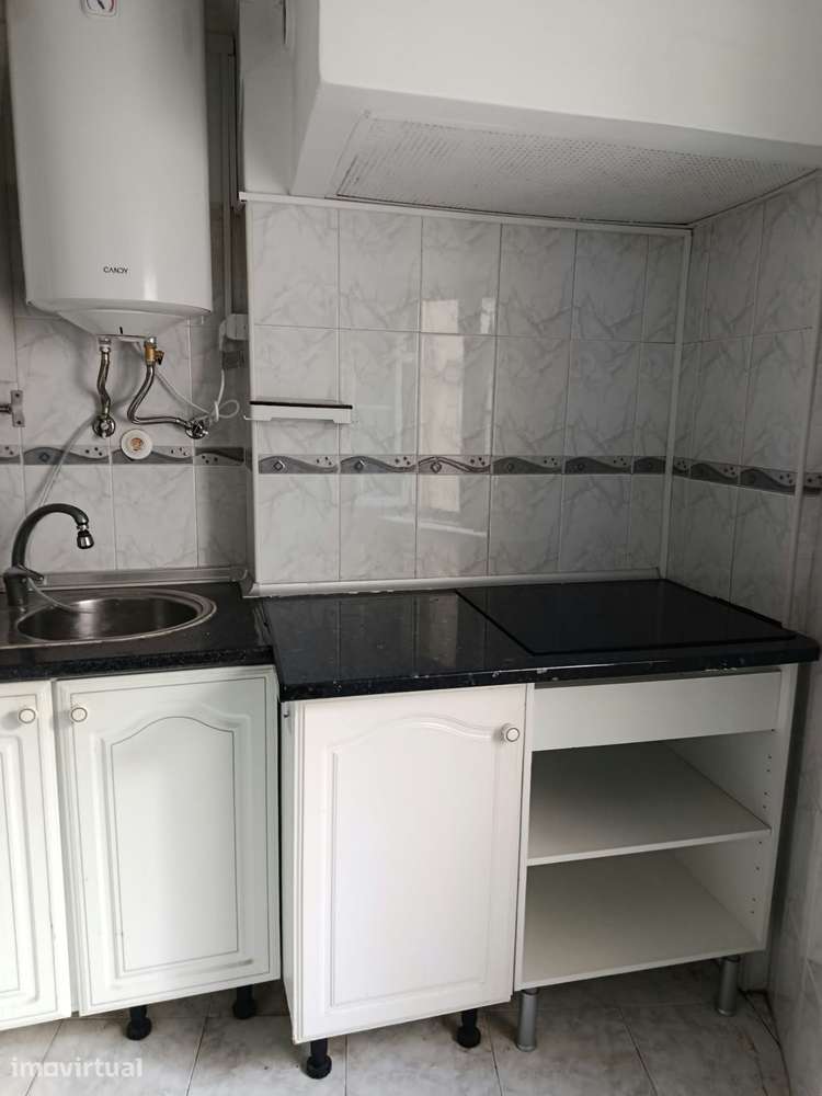 T1 ALfama ao metro de Santa Apolonia e Terreiro do Paço - Grande imagem: 5/16