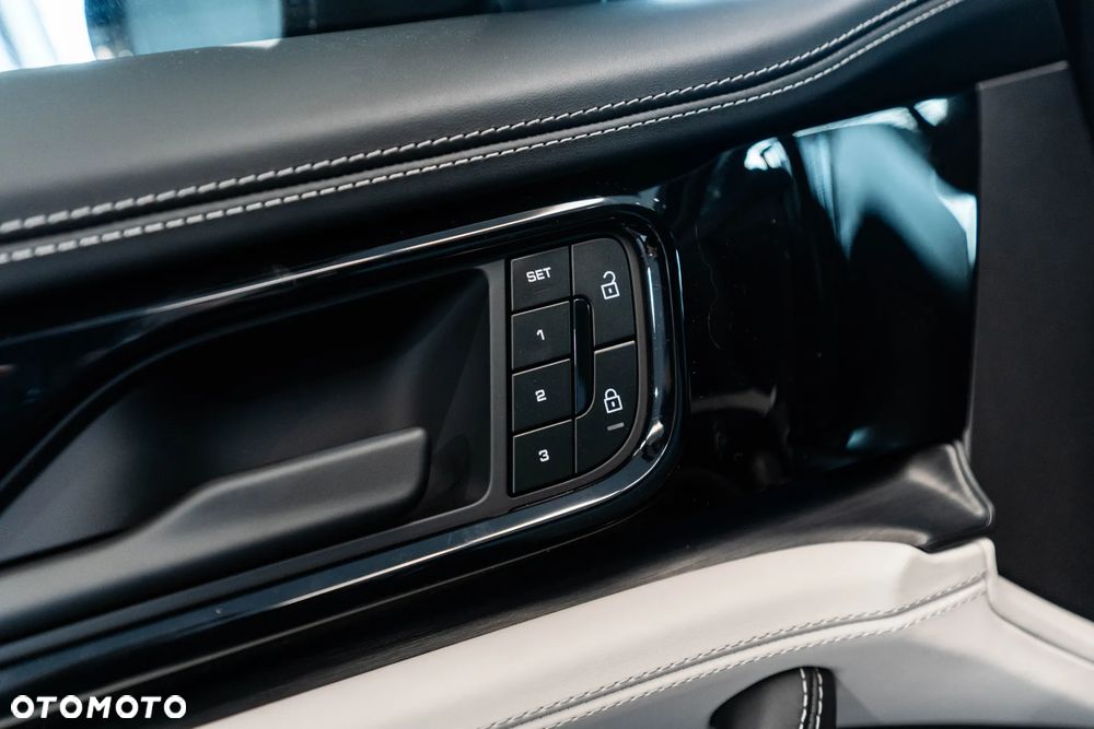 Porsche Panamera 4S E-Hybrid PHEV - 30