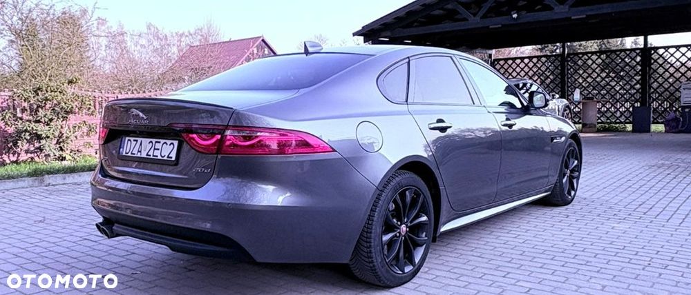Jaguar XF 2.0 i4D R-Sport - 11