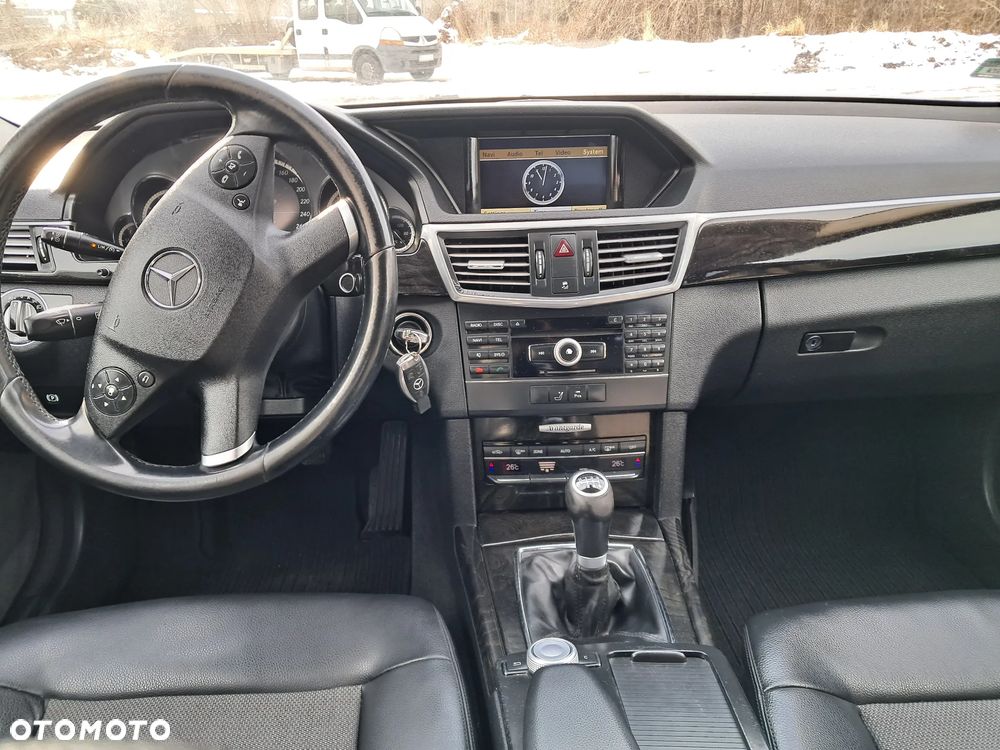 Mercedes-Benz Klasa E 200 CDI Avantgarde - 27