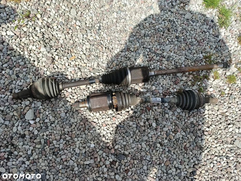 BMW X5 E70 3.0 I 2011R PÓŁOŚ PRAWA DŁUGA - 1