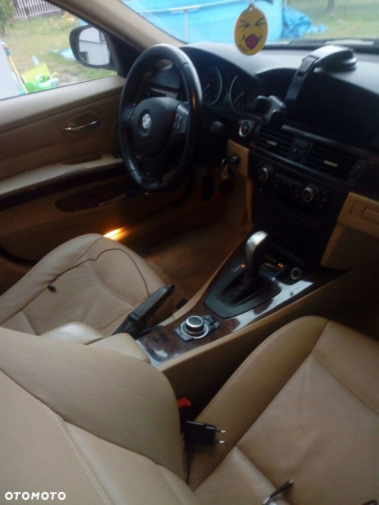 BMW Seria 3 318i - 4