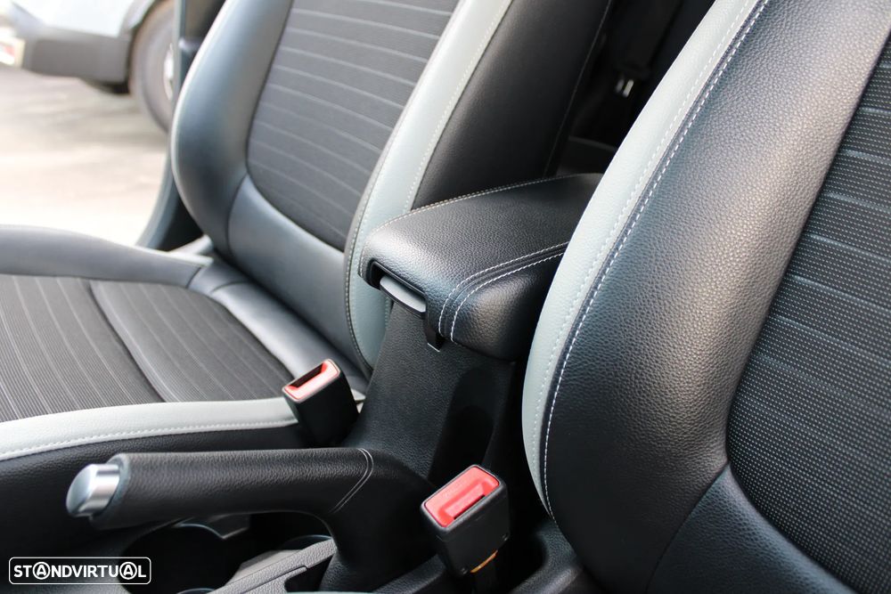 Kia Stonic 1.6 CRDi Easy - 33